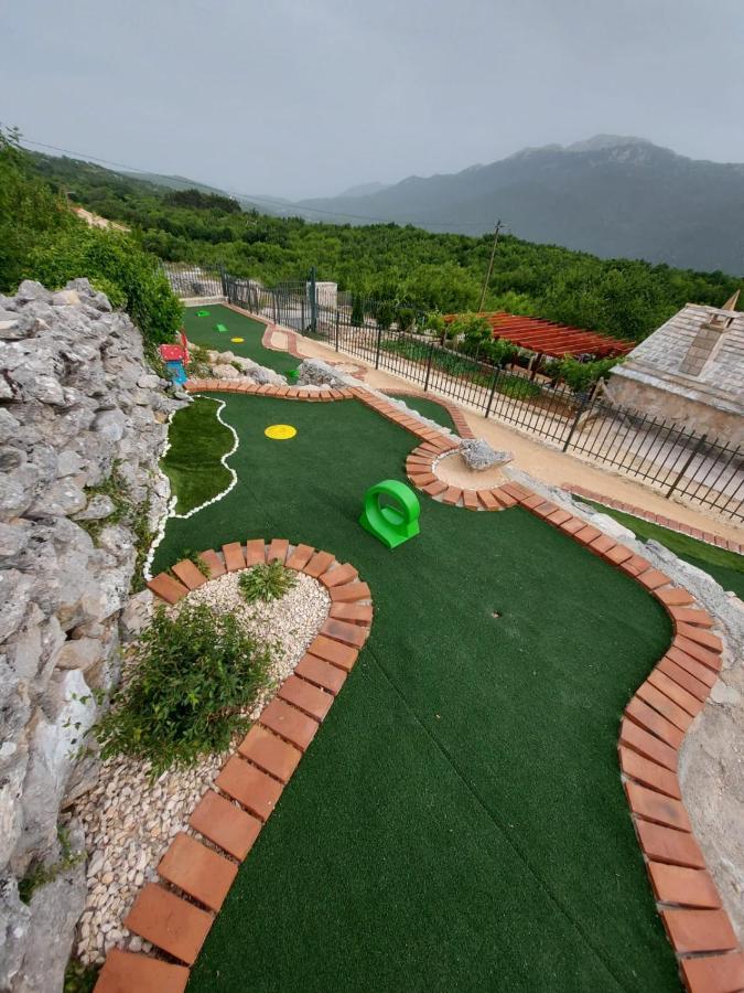 Villa Sagosde With Swimming Pool And Mini Golf Zagvozd Kültér fotó