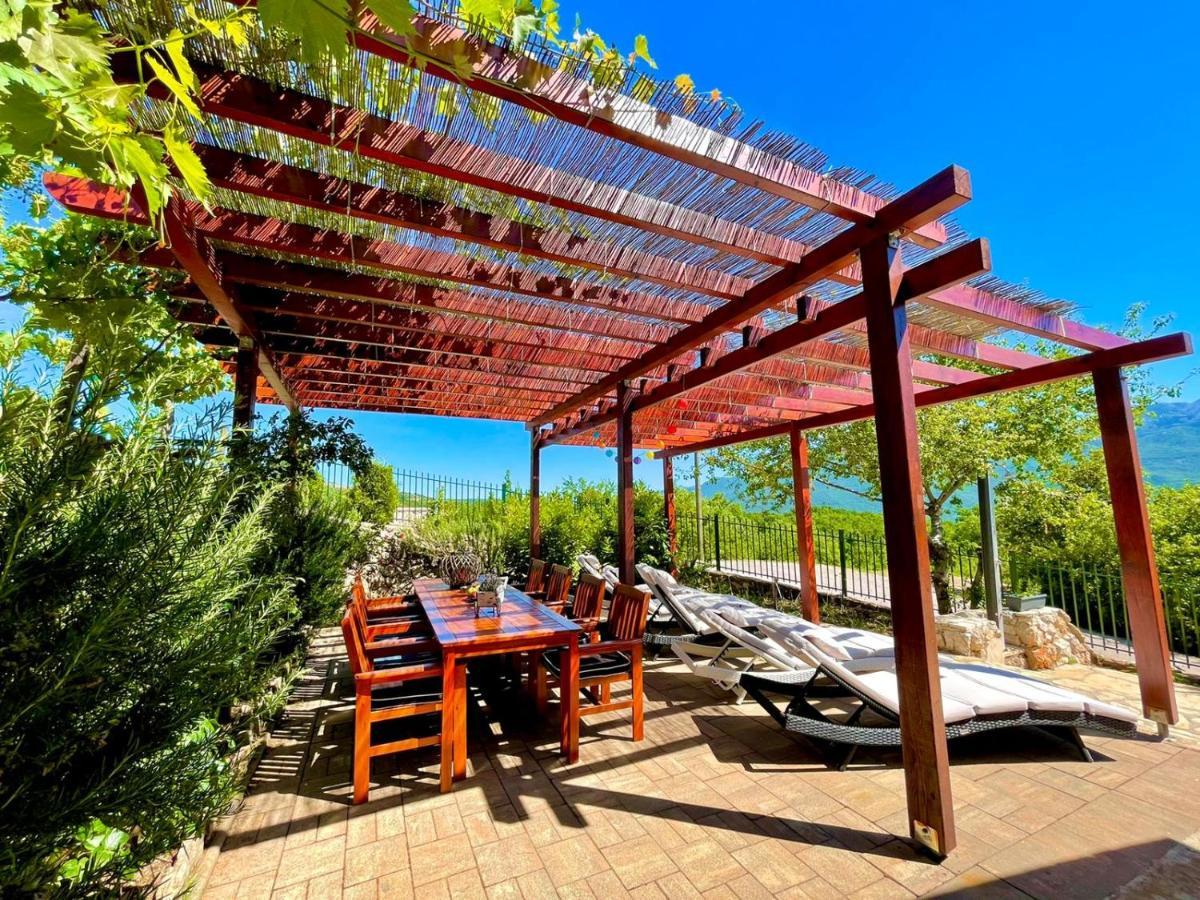Villa Sagosde With Swimming Pool And Mini Golf Zagvozd Kültér fotó