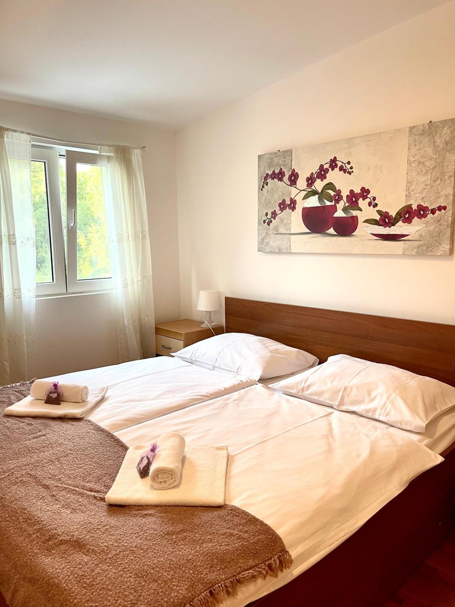 Villa Sagosde With Swimming Pool And Mini Golf Zagvozd Kültér fotó