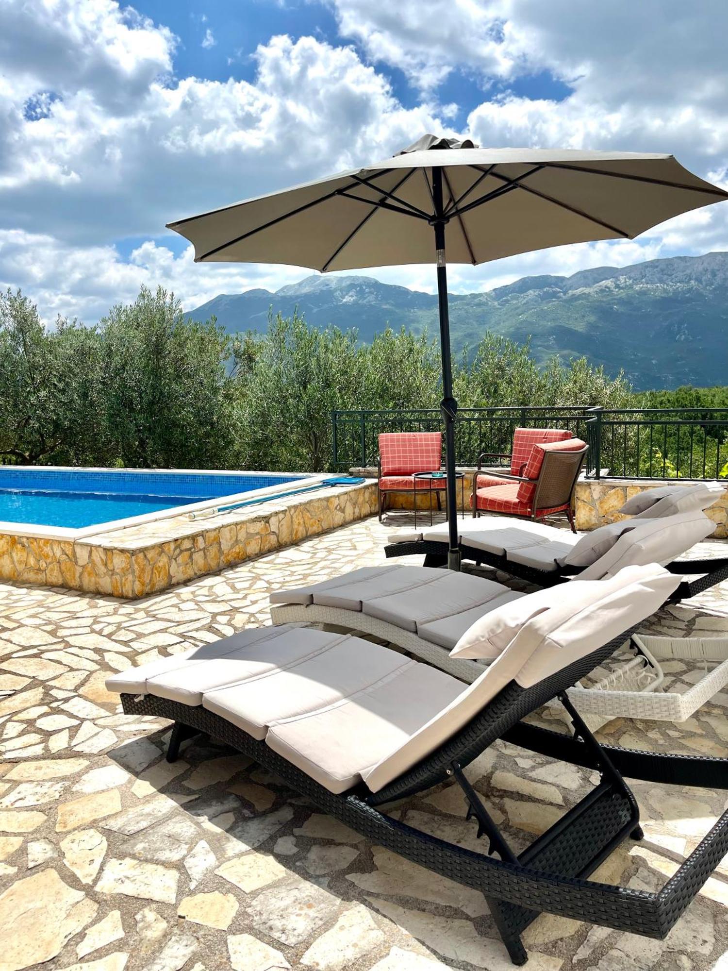 Villa Sagosde With Swimming Pool And Mini Golf Zagvozd Kültér fotó