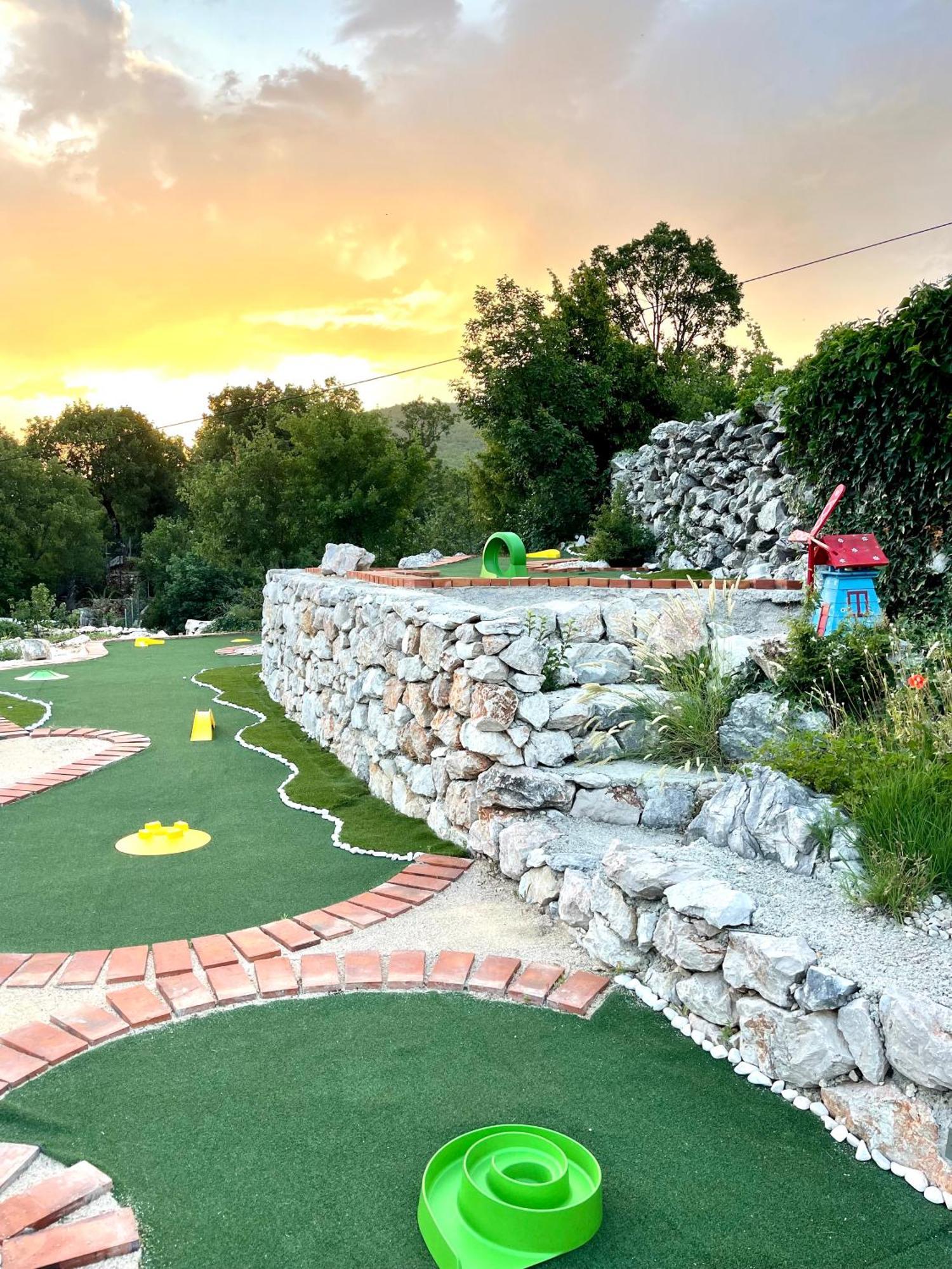 Villa Sagosde With Swimming Pool And Mini Golf Zagvozd Kültér fotó